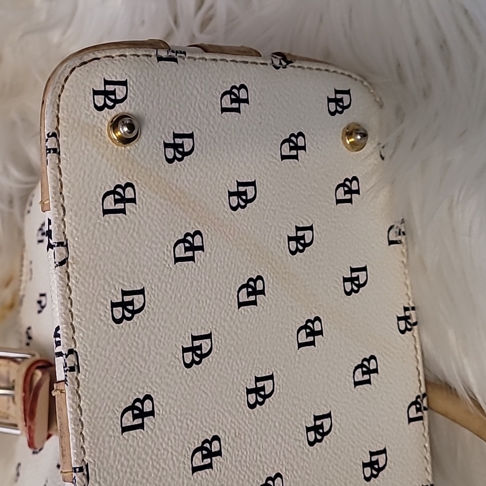 Dooney and bourke purse - Picture 5 of 7